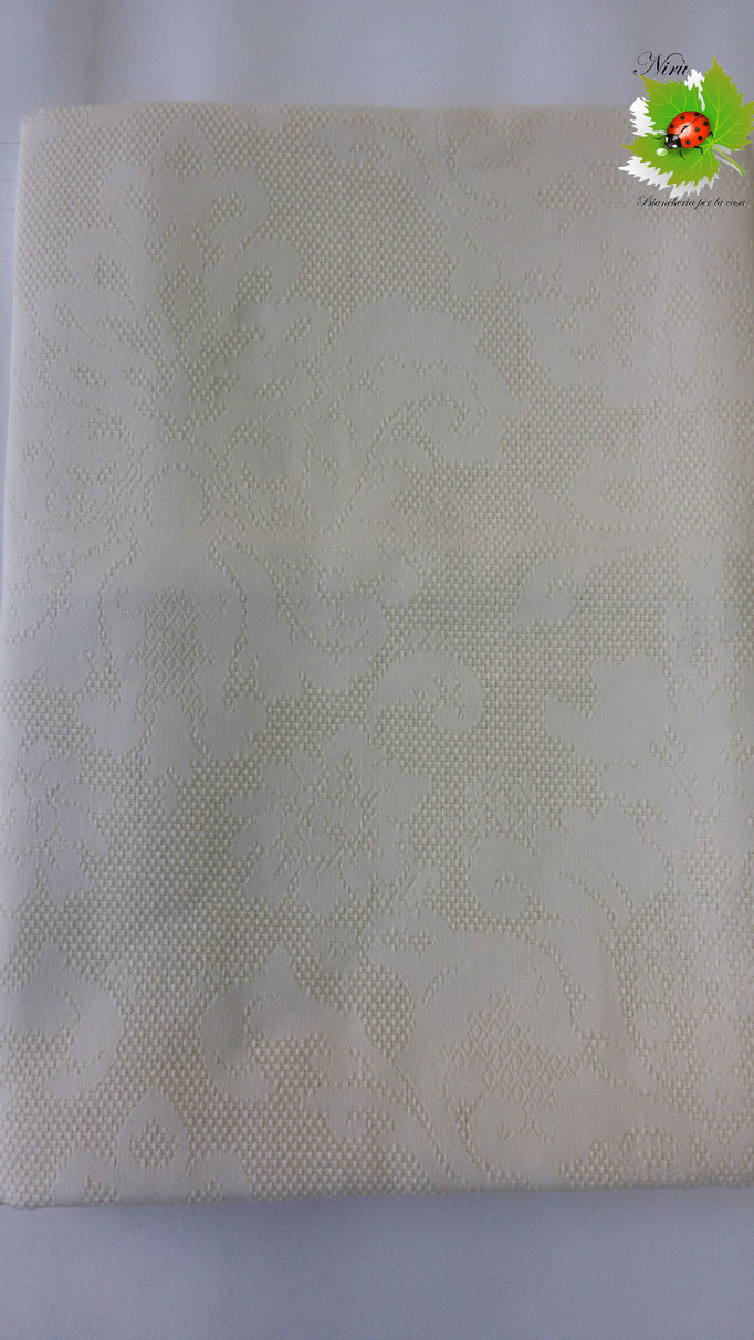 Tovaglia a copritavolo jacquard di fiandra per 6 persone 140x180 cm. Col. Panna.A974