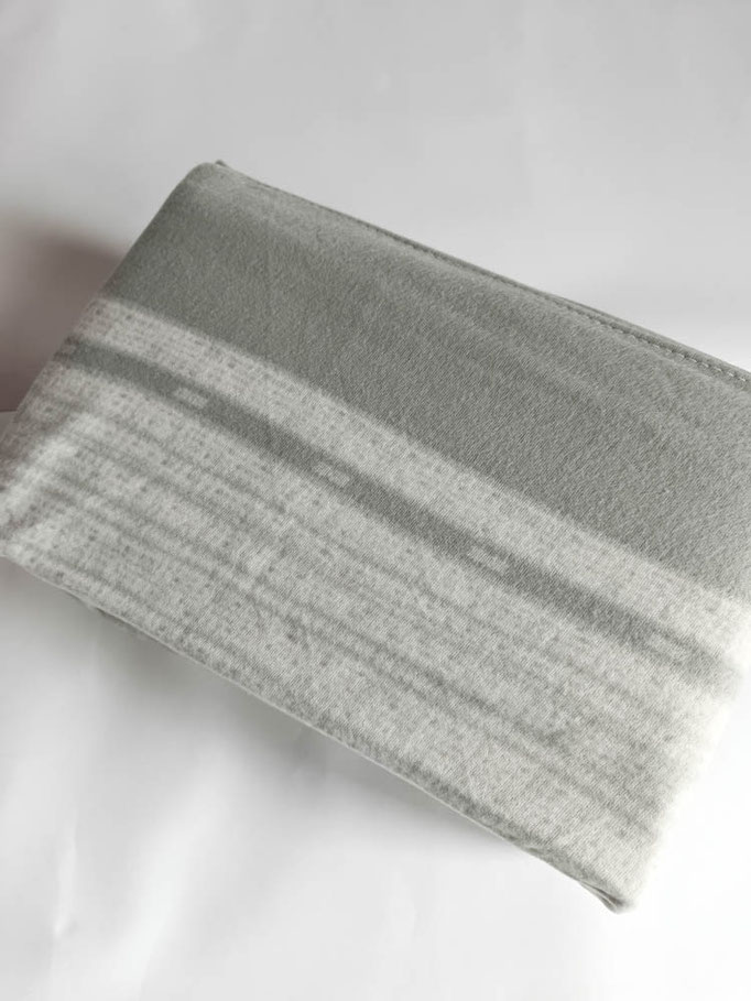 Completo lenzuola Irge in soffice pile matrimoniale fantasia borbonese. Col.Grigio. B046