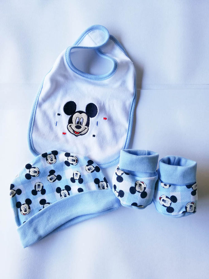 Set regalo cappellino, scarpine e bavetta neonato prima nascita Disney in cotone. Col.Celeste. C099