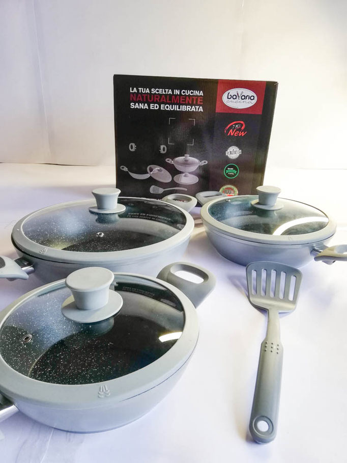Set padelle antiaderente a due manici in pietra lavica e con coperchio più spatola. Col.Grigio. D116