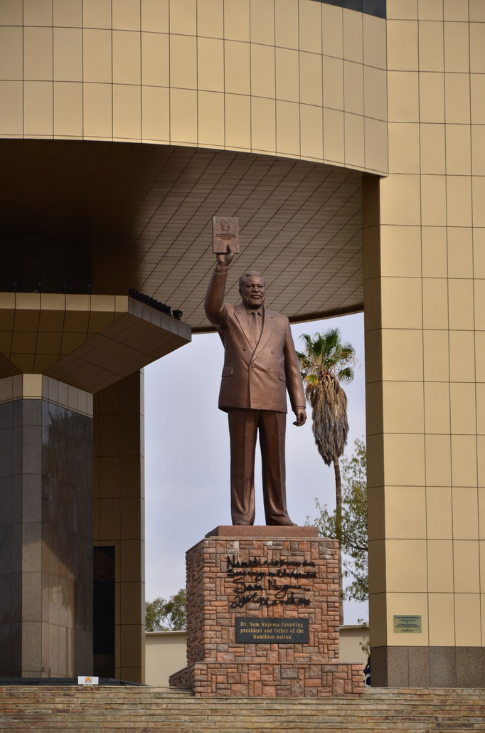 Statue de Sam Nujoma, premier président namibien