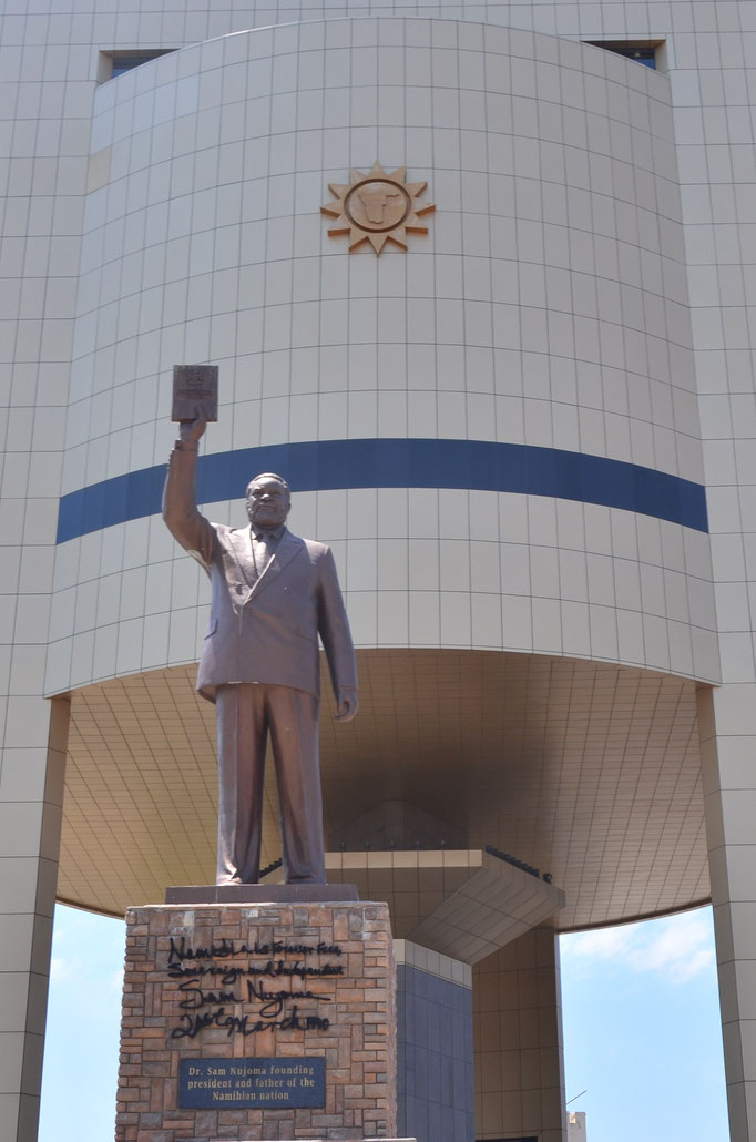 Statue de Sam Nujoma, premier président namibien