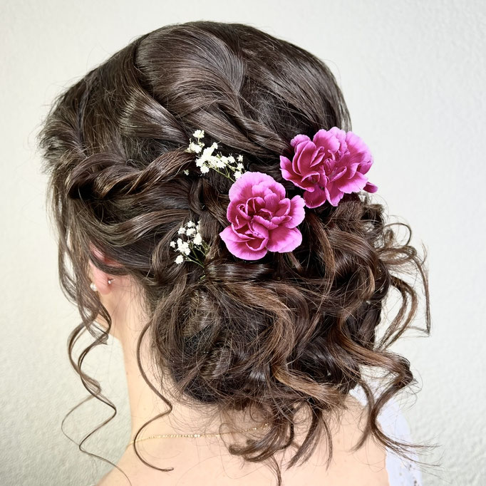 Elegante Hochsteckfrisur beim Coiffeur styl Aarau