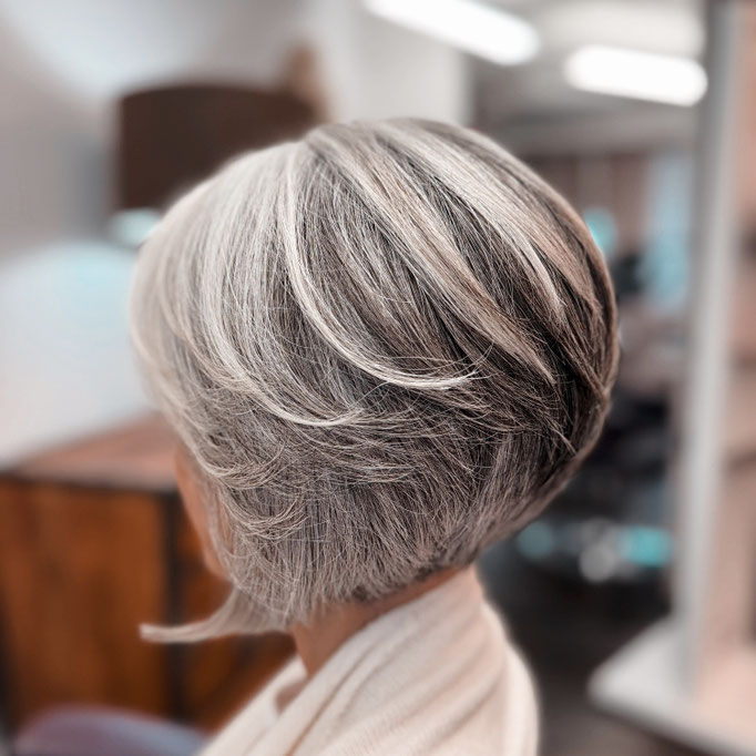 Moderner Damen Haarschnitt beim Coiffeur styl Aarau