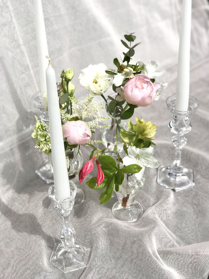 Filligrane Vasen und Leuchter