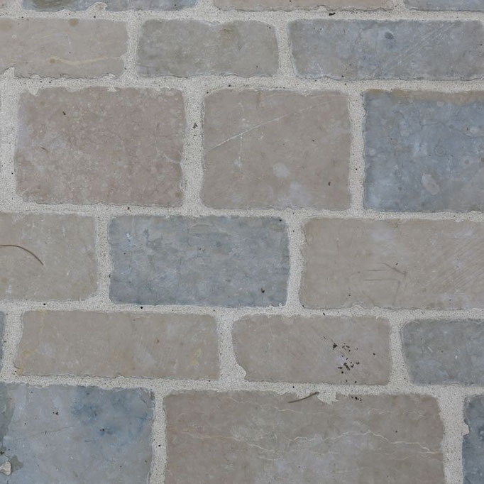 Naturstein-Pflaster aus Kalkstein, Mix aus drei verschiedenen Formaten