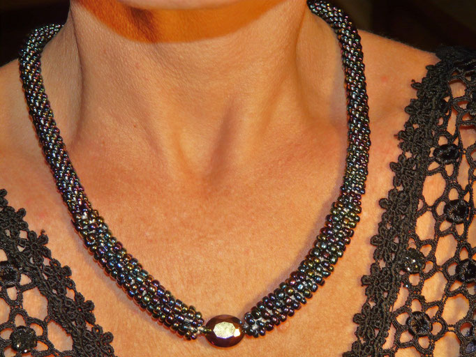 The `THOUSAND BEADS+ONE THREAD(elegant black)´ necklace - 3