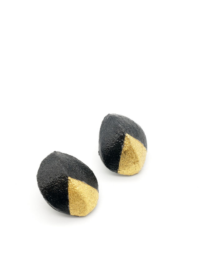 Michelle Kraemer - MADI Ohrstecker - Balsaholz, Lack, Blattgold, Silber