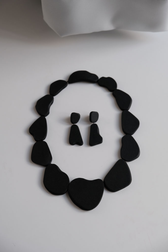 Roxi necklace long black 56cm with Roxi drop earrings black 6cm