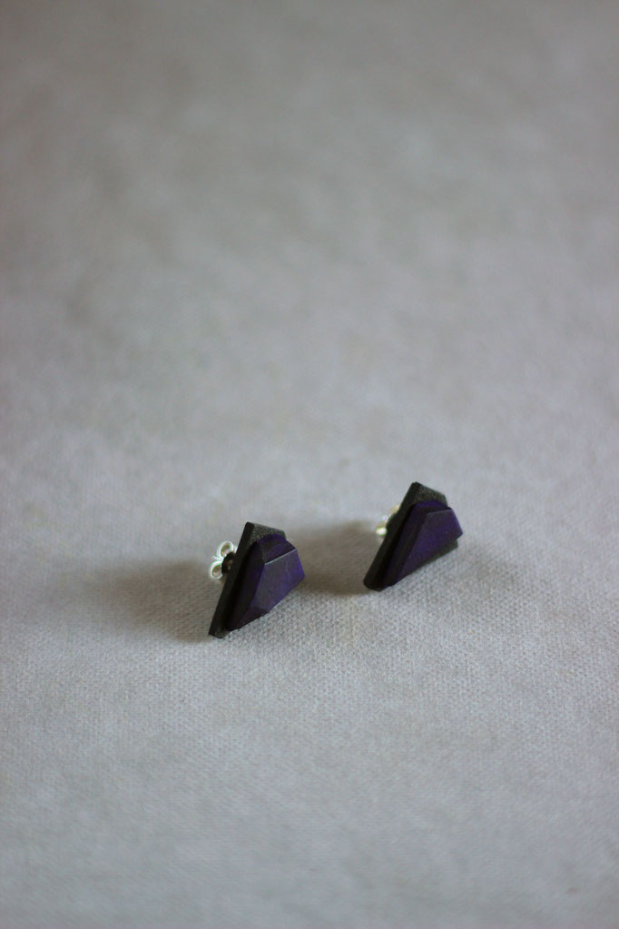 Kristl tiny button earrings 1,5cm purple sterling silver posts 