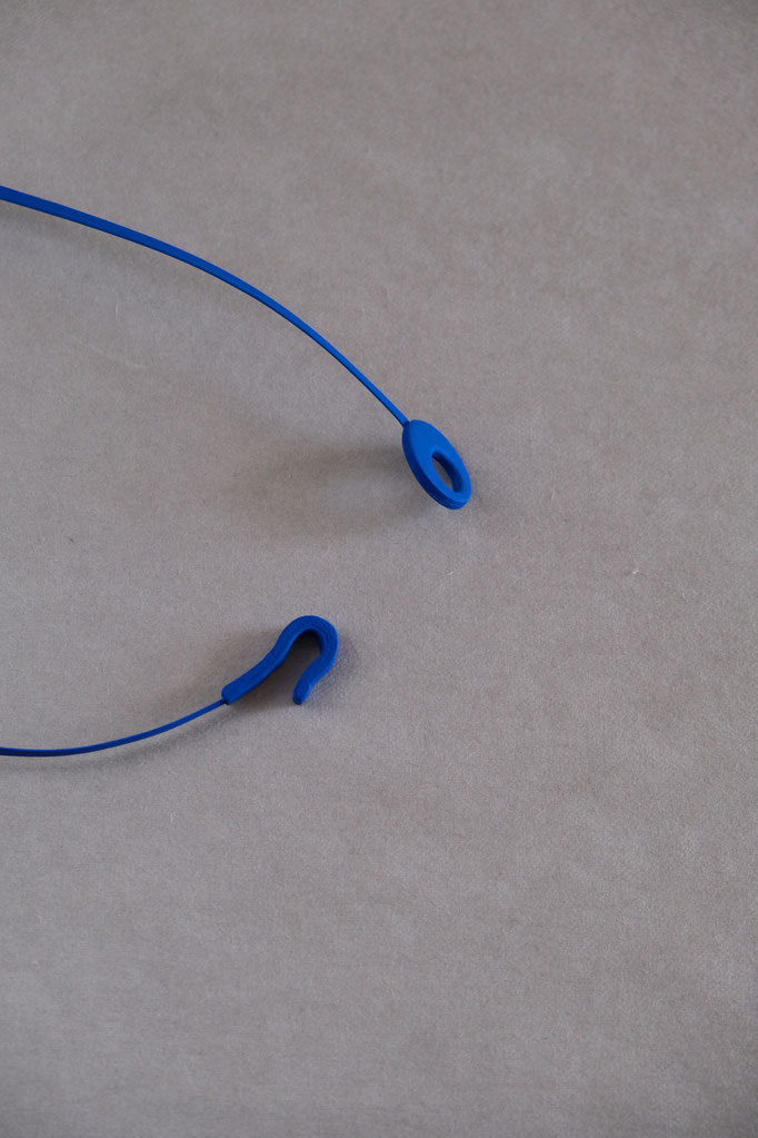 Disko necklace blue 59cm closure