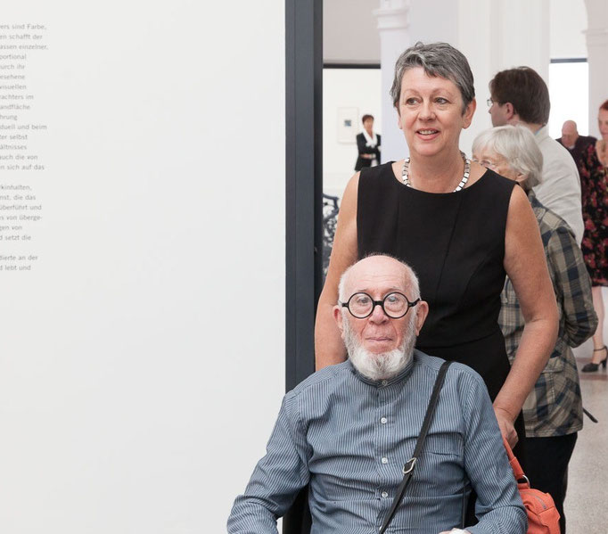 heijo hangen mit seiner nichte claudia blum-frerichs anlässlich der austellungseröffnung "ein blatt für gisela" 2015