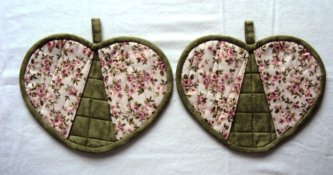 Herztopflappen mit kleinen Rosen