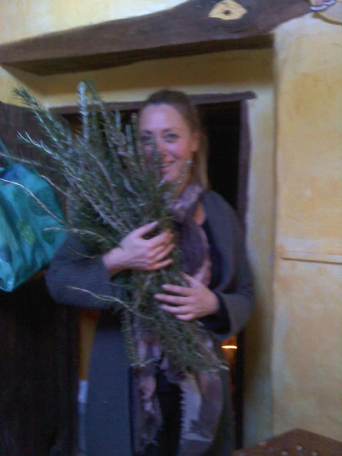 Picking rosemary - Cosecha de romero. Natasha, Denmark.