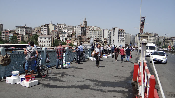 Le pont Galata dessus