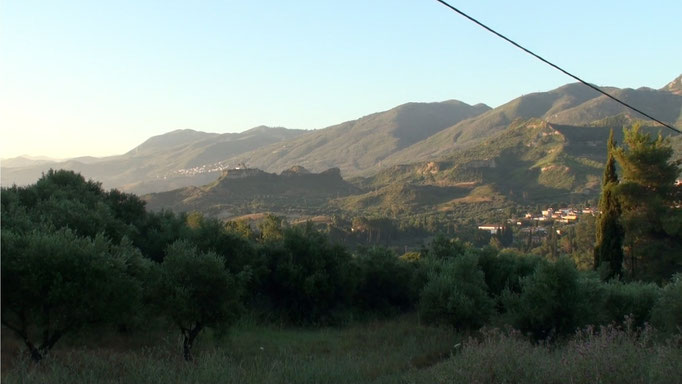 le panorama du bivouac près de la maison