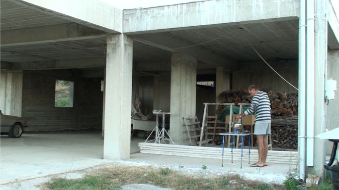 sous la maison