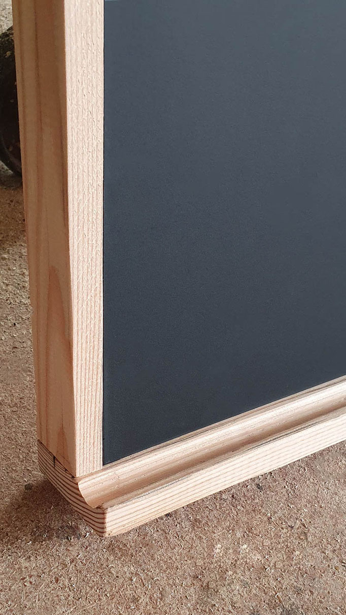 Kreidetafel verblendet - Lärche (filigran) mit Ablage (halbrund)