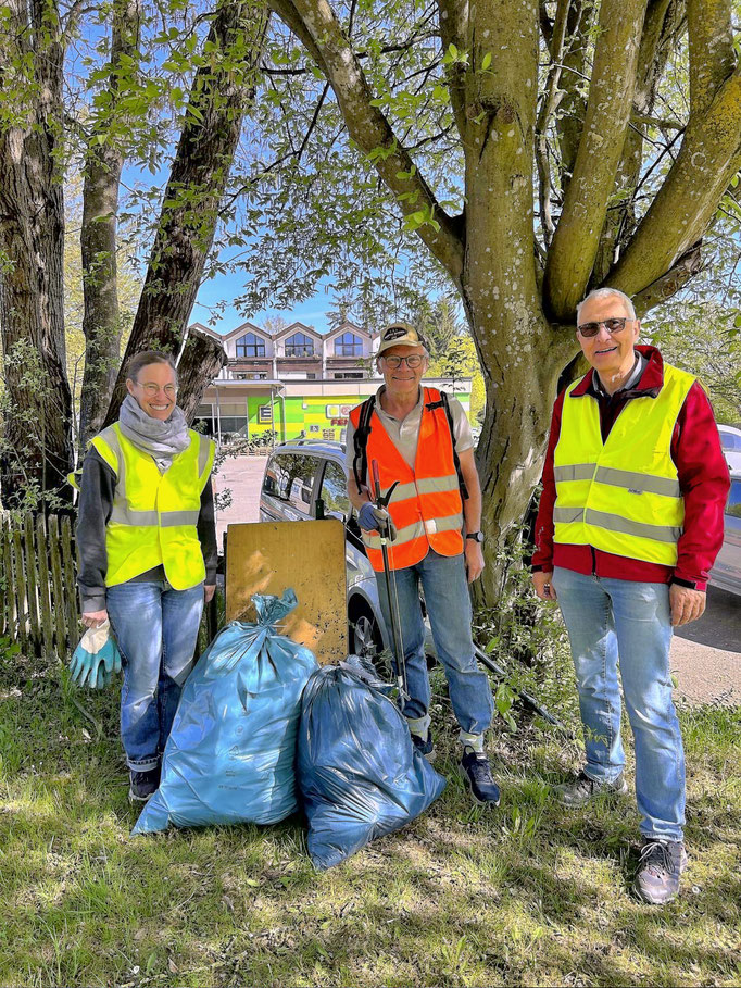 26.04.2026  Innerhalb 1 Std. mit 4 Personen zwei Säcke Müll