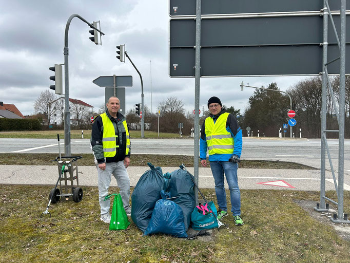 01.03.2026 mit 4 Personen 4 Säcke Müll