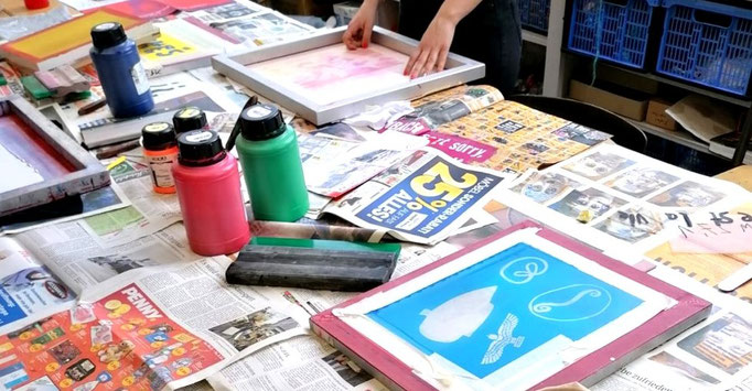 Siebdruck mit Schablonen, Siebdruck lernen im DIY-Workshop Nähe Bremen und Oldenburg.