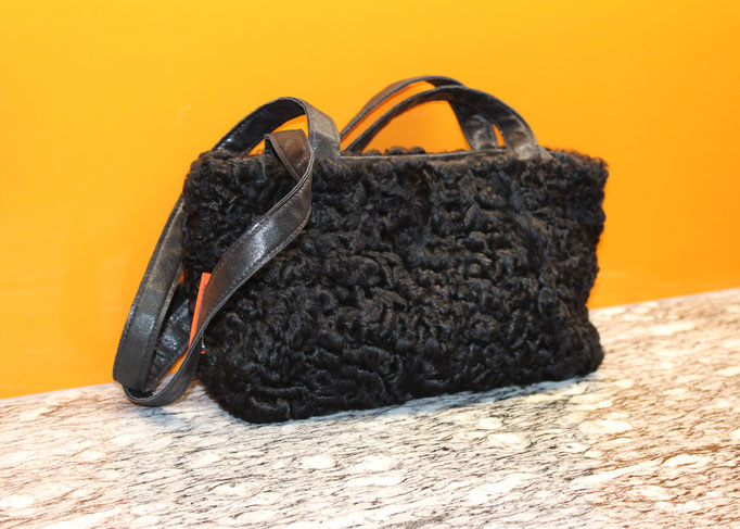 Upcycling Tasche aus Pelzmantel, im Laden erhältlich