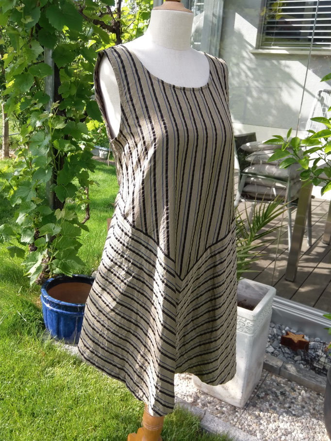 luftiges Sommerkleid aus Seide aus dem Brocki