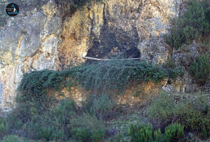 Aprisco en la ladera de la Loma del Esparta, desde el Barranco de el Arroyo de San Sebastián