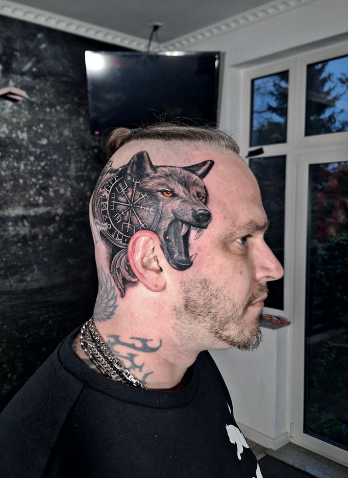 #wolf #wolftattoo #vikingtattoodesign #Farbspieltattoo 