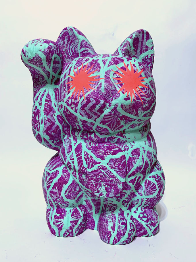 いま必要とされるもの 390×240×190mm / acrylic on beckoning cat / 2020