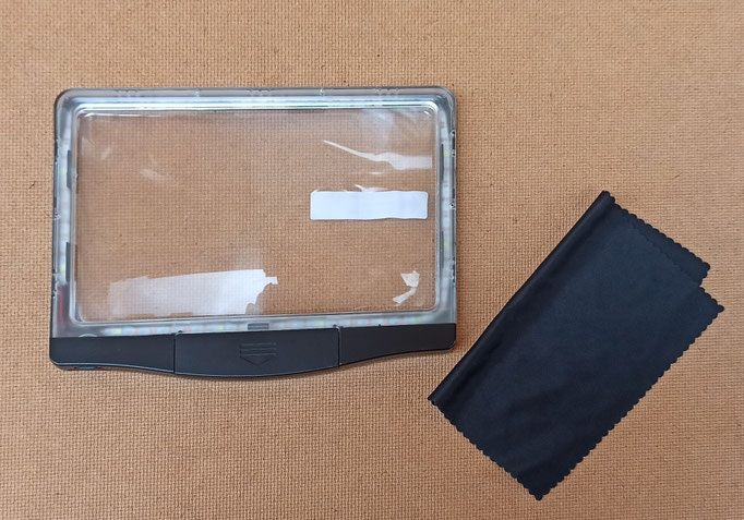Lupa de mesa con luz
