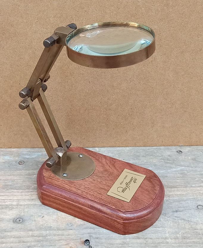 Lupa de mesa regulable madera y latón. Ref 262065. 20(altura máxima)x13,5x8,5