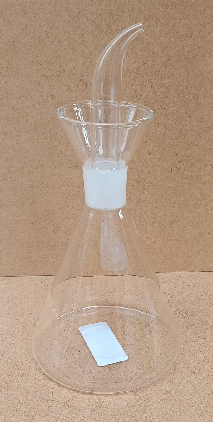 Frasco cristal cónico (aceitera antigoteo). Ref 10001. 11x26. Capacidad  500 ml