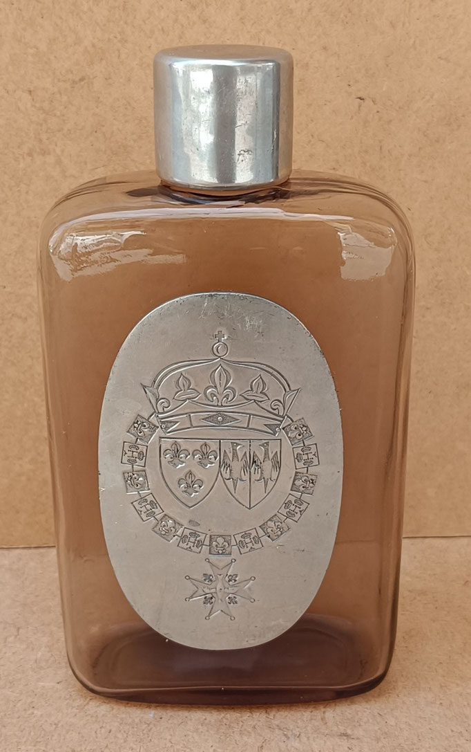 Botella cristal con escudo metal Henry IV.  18,5x10x4