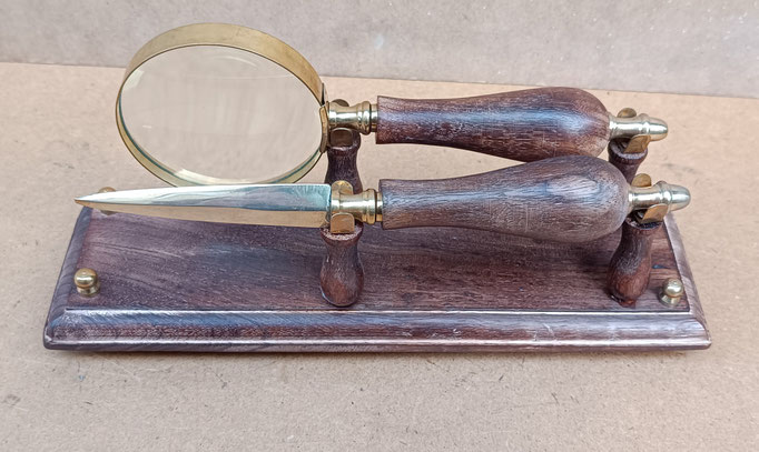 Lupa y abrecartas en soporte. Ref 26425. 25x7x9