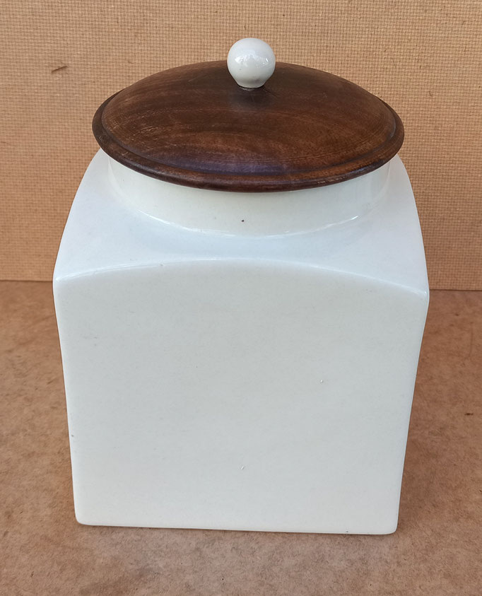 Tarro de cerámica con tapa. Ref  FI1905. 19x13x13