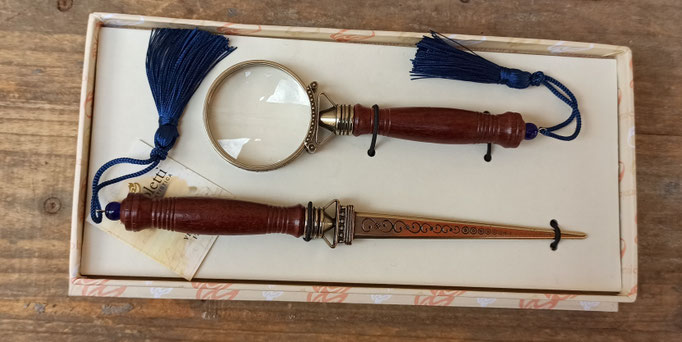 Lupa con abrecartas mango madera marca Bortoletti. Ref LEN03. 15x4,5 diámetro