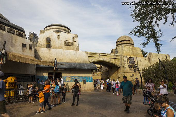 Star Wars Galaxy's Edge Disneyland Anaheim
