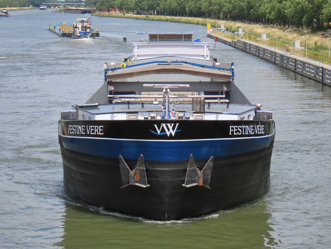 Motorvrachtschip Festine Vere ENI 02323935 Sluis Born