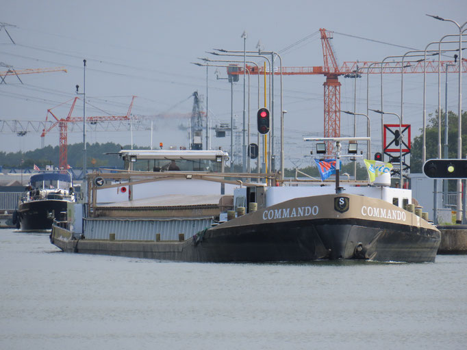 Motorvrachtschip Commando met ENI-nummer 02312674