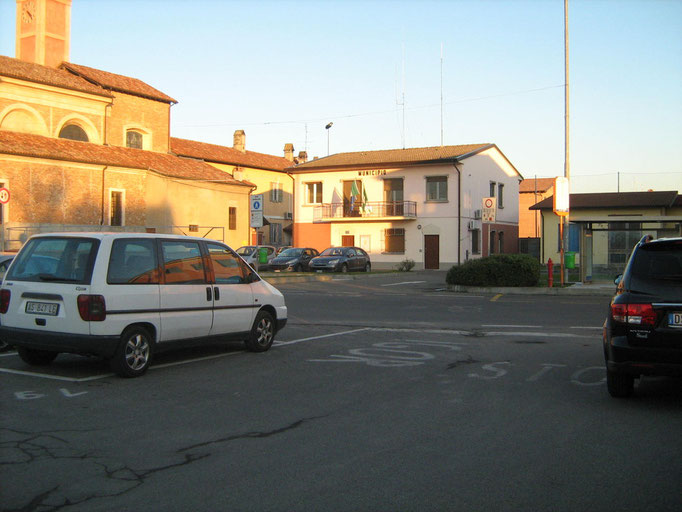 Piazza e municipio Linarolo