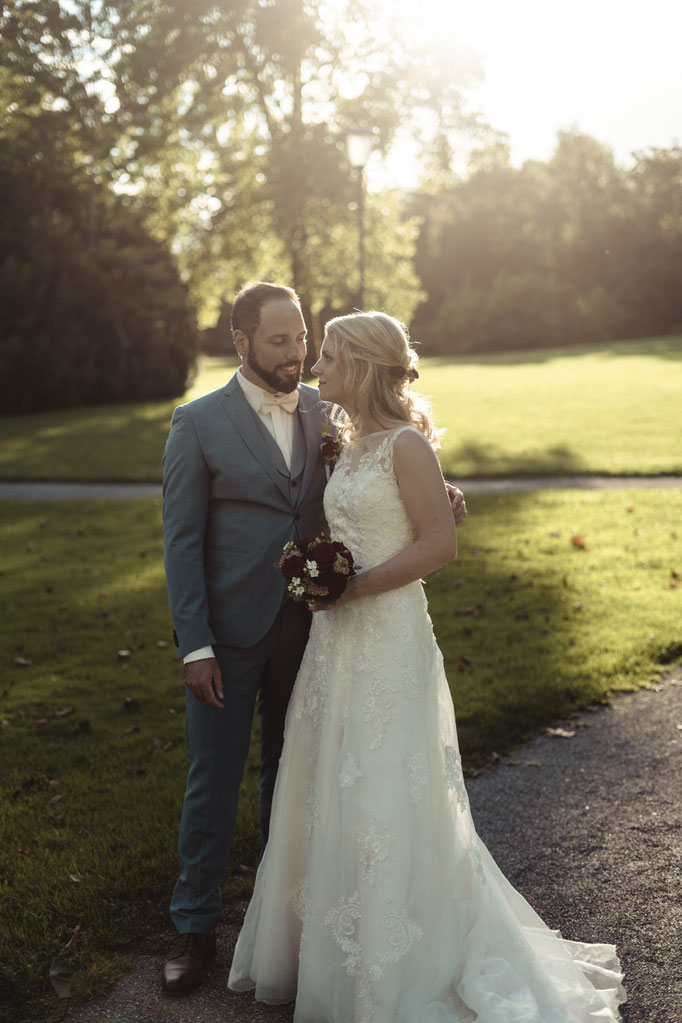 Romantische Fotografie eines Brautpaars 
