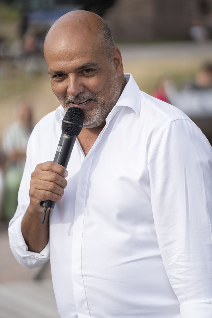 Fotografie des Sängers Jay Alexander bei seinem Konzert im Schwarzwald