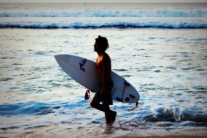 Surfer am Dreamland Beach