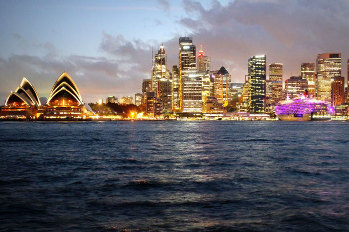 Blick auf Opernhaus und Harbour Bridge, Sydney