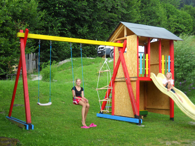 Kinderspielplatz hinter dem Haus Löger Apartments - Windischgarsten