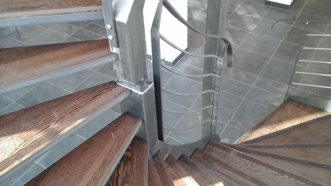 escalier métalique avec marche bois massif wenge