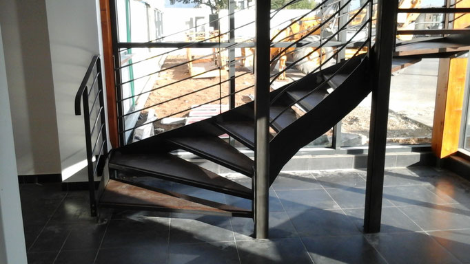 escalier métalique avec marche bois massif wenge