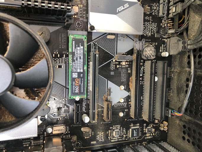 Stark verschmutzter Lüfter in einem Desktop PC