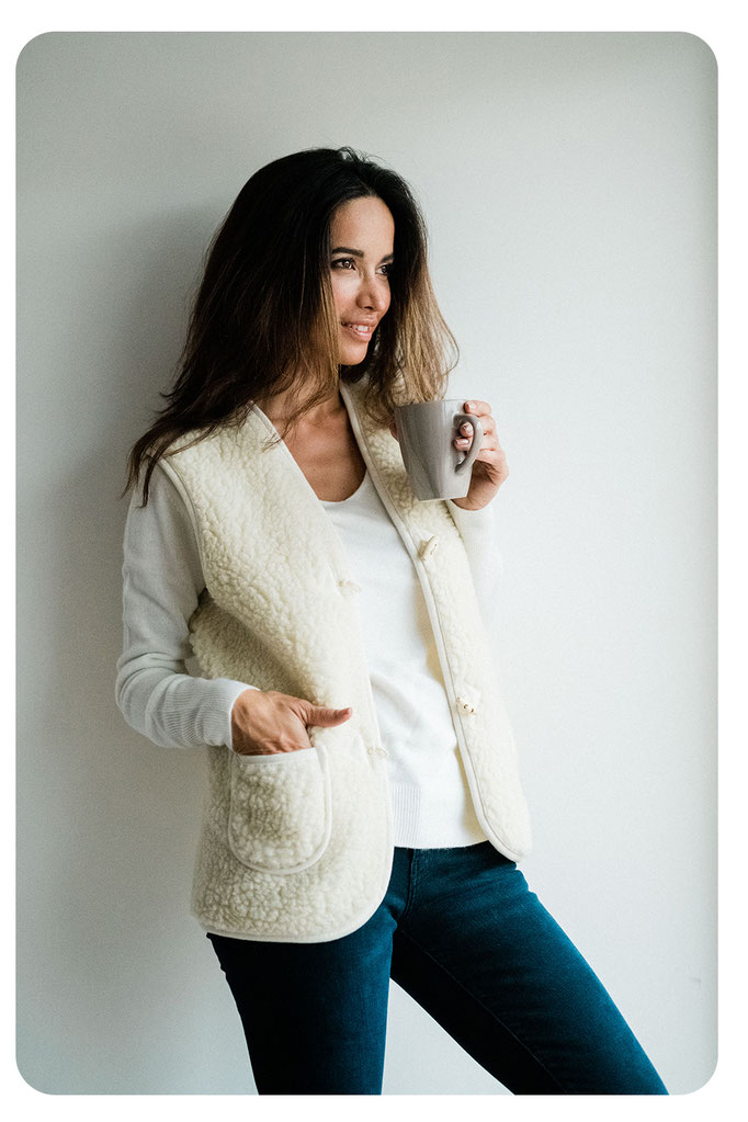 gilet cardigan en laine natureelle de mouton sans manche pour femme avec poches